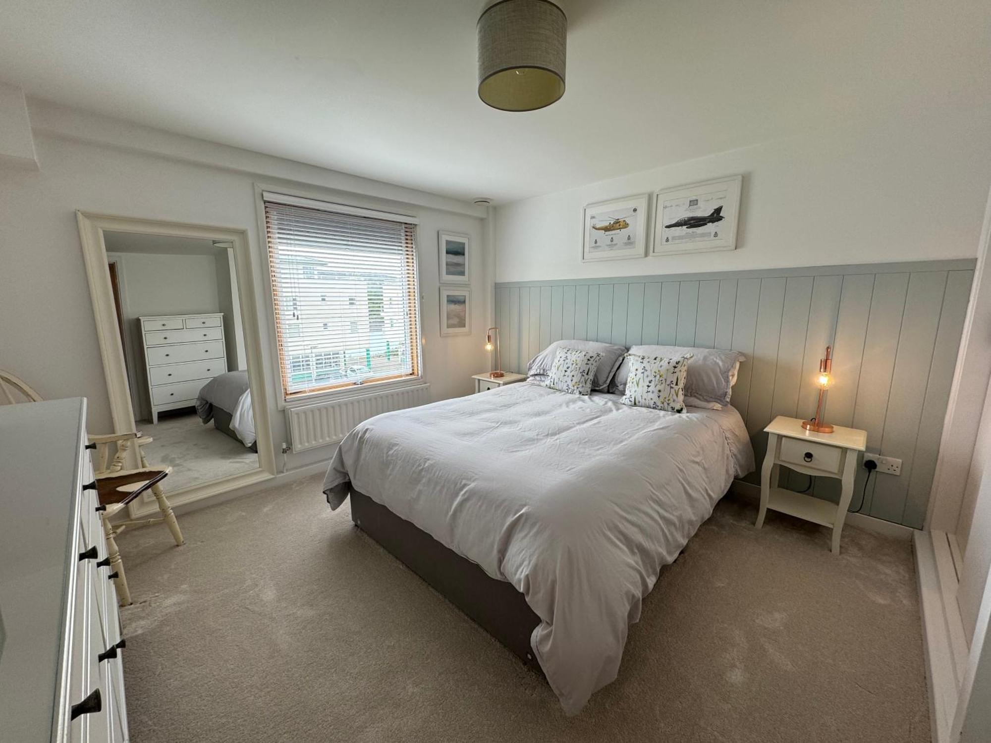 Marina Sea View Apt - Second Floor With Lift, Modern Holyhead Exterior foto