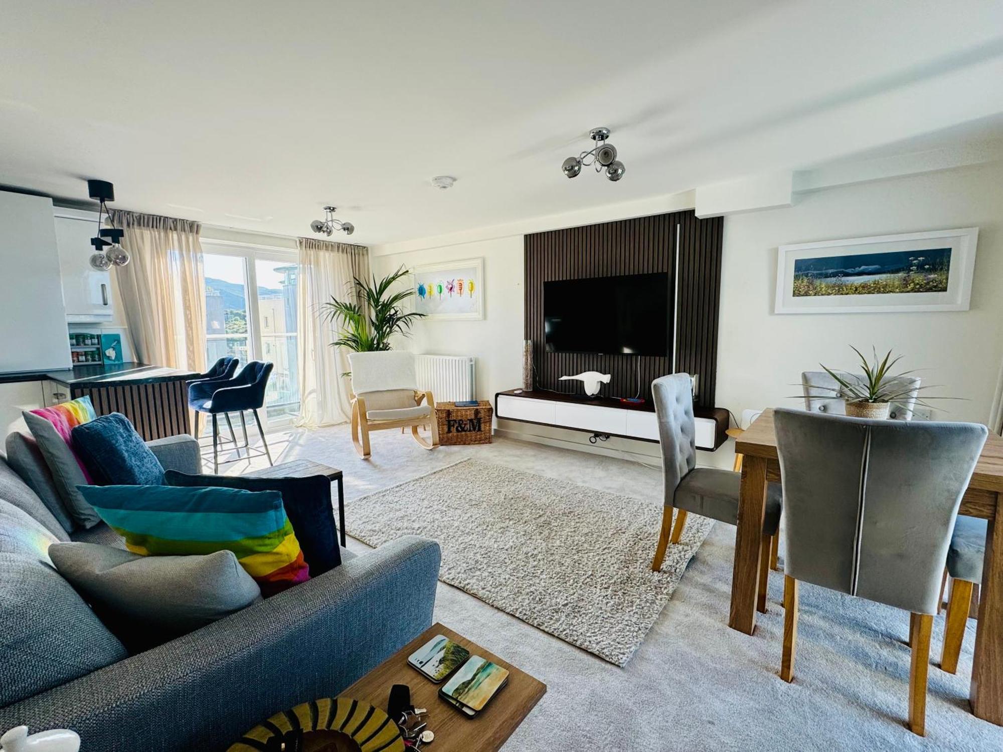 Marina Sea View Apt - Second Floor With Lift, Modern Holyhead Exterior foto